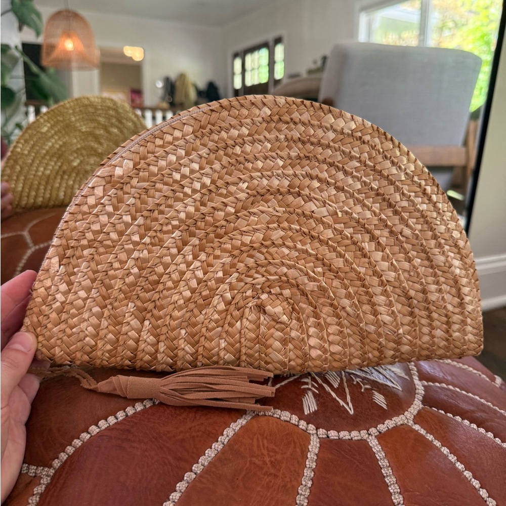 Shiraleah Woven Straw Half-Moon Clutch in Natural Tan